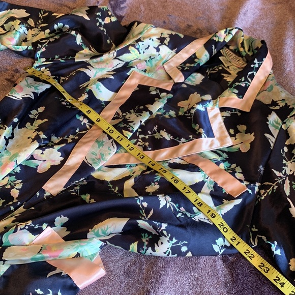 Gorgeous Floral Robe🔥 - Picture 5 of 9